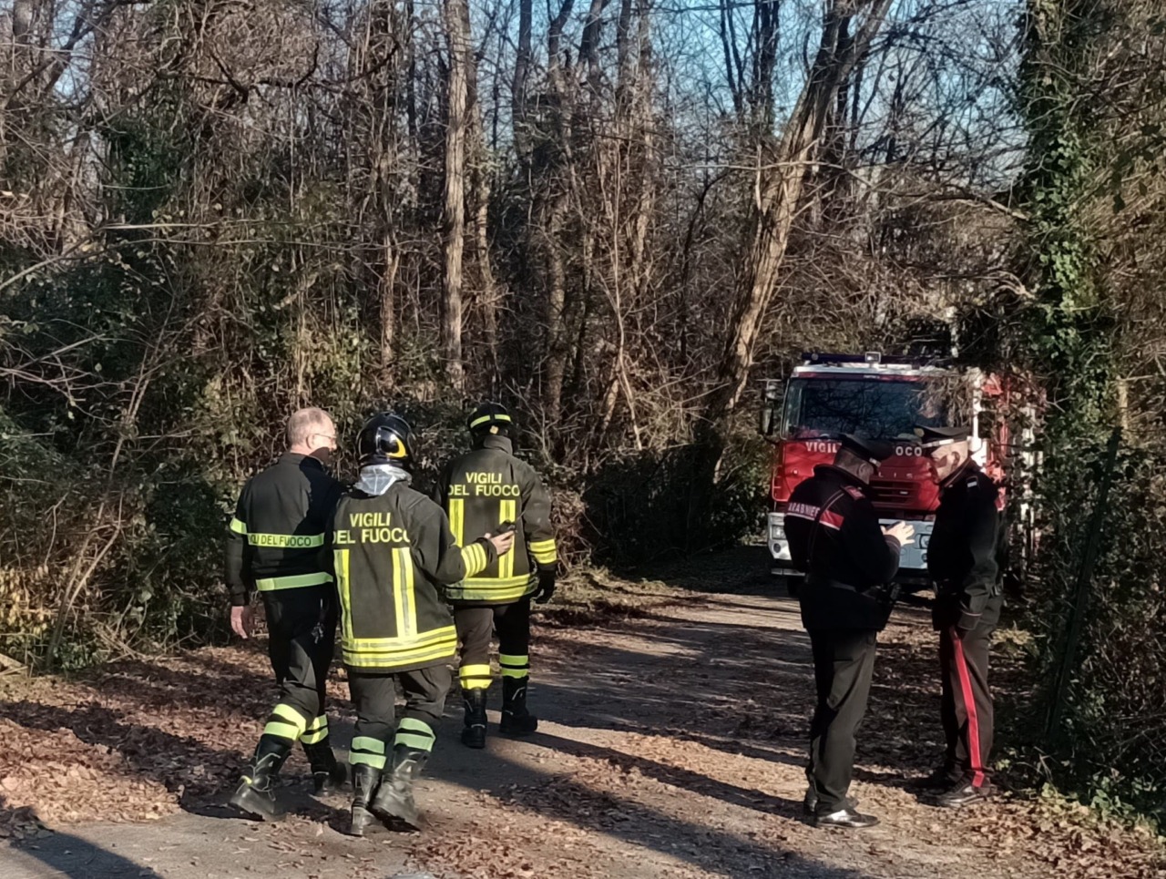 Trovato un corpo senza vita in un canale