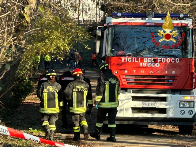 Trovato un corpo senza vita in un canale