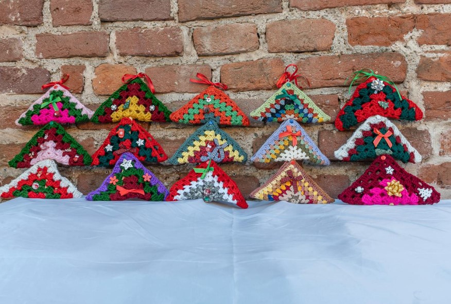 Intrecci e nodi d’amore per difendere le donne