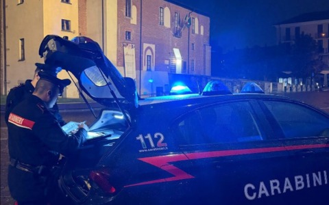 Aggressione e rapina in piazza Castello