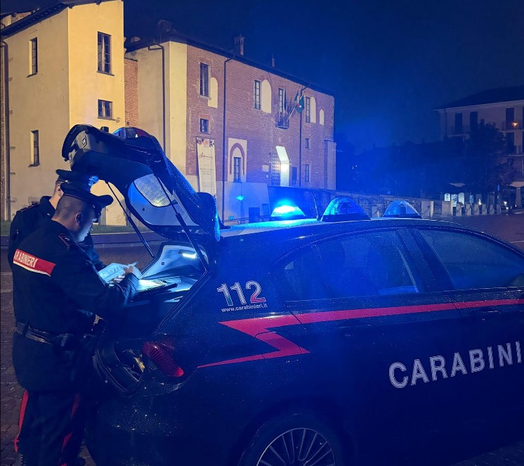 Aggressione e rapina in piazza Castello