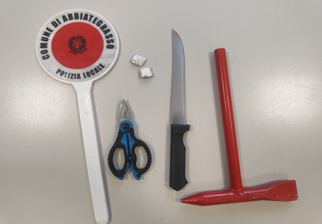 Armato di coltello girava per le vie della città: denunciato