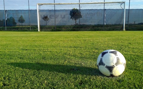 Brutale insulto sessista a una dirigente di calcio, la squadra abbandona il campo in segno di protesta