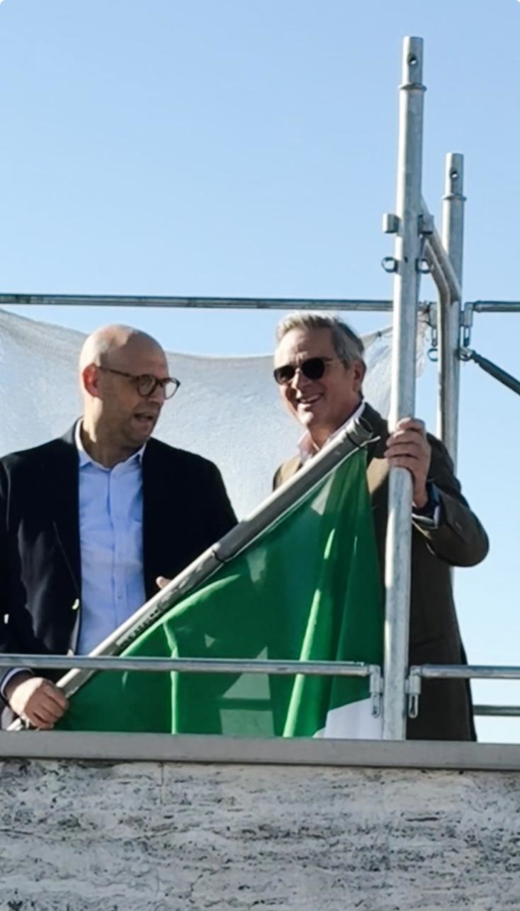 Prende forma il nuovo skyline nell’ex Rede: la bandiera “tocca” il cielo