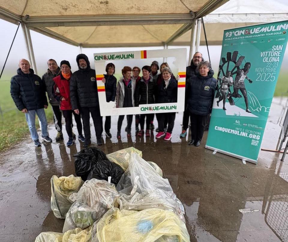 Cinque Mulini, i volontari raccolgono i rifiuti