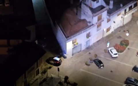 Fuga dopo l’incidente, sul posto un fucile a canne mozze: presi