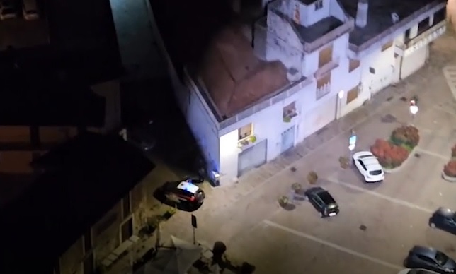 Fuga dopo l’incidente, sul posto un fucile a canne mozze: presi