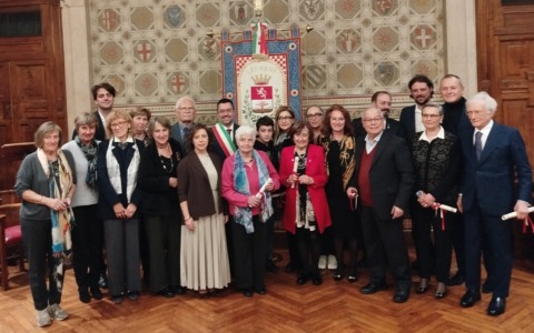 «Oggi diciamo grazie agli eroi silenziosi della nostra città»: assegnate 11 nuove benemerenze civiche