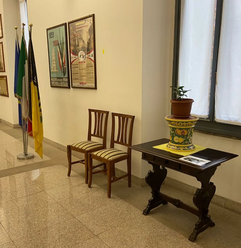 magenta-alberodifalconein comune