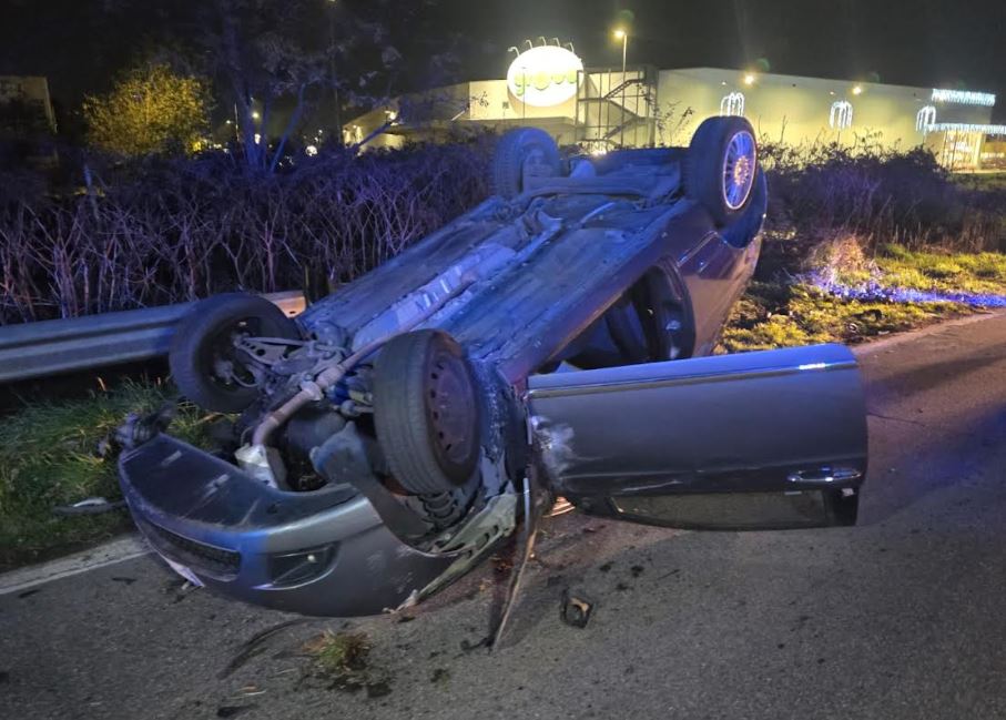 Auto ribaltata sulla provinciale 229, coinvolto anche un bambino di 3 mesi