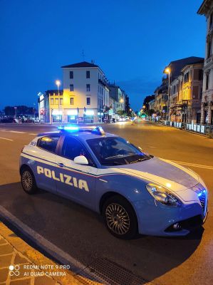 Traffico di armi: la Polizia di Stato arresta due persone e sequestra numerose armi