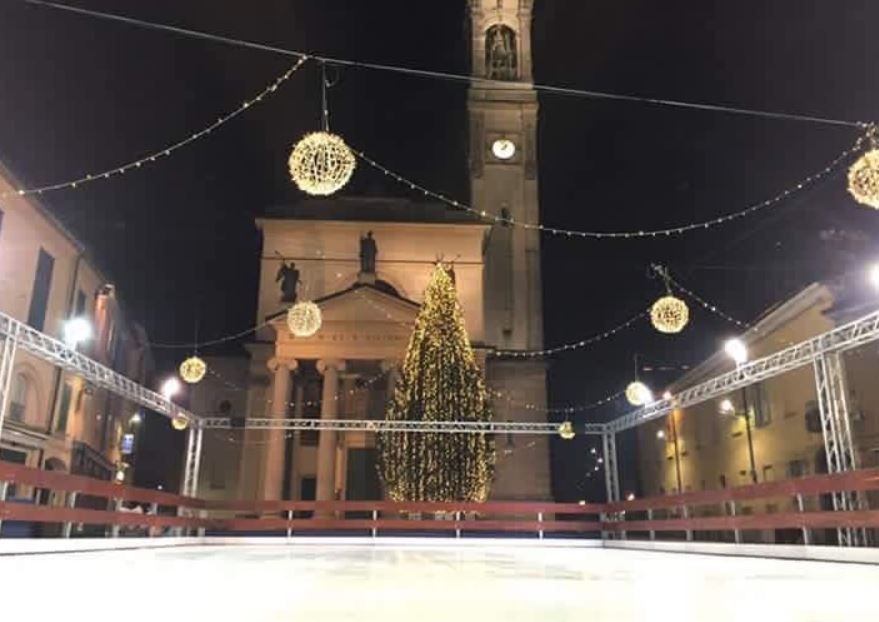Pista sul ghiaccio per Natale e per le Olimpiadi