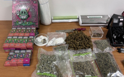 In casa aveva marijuana, hashish e sigarette con elevato Tch: arrestato