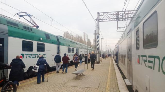 Uomo sui binari: circolazione dei treni interrotta sulla Milano – Novara