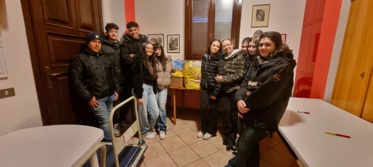 Il Bernocchi dona 200 chili di alimenti alla Caritas per Natale