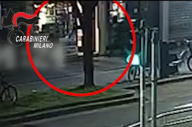 Accoltella negoziante per rubare l’incasso: arrestato 27enne