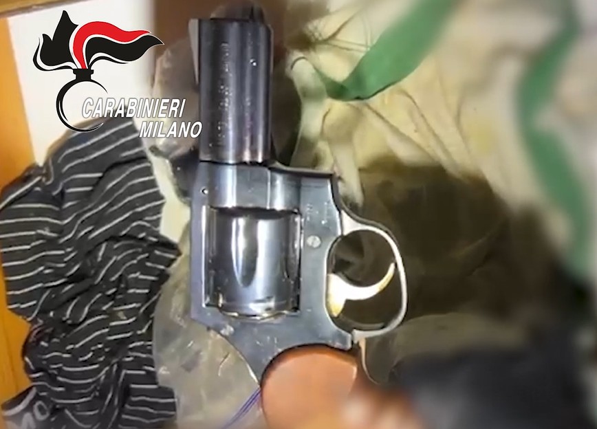 Trecento chili di stupefacenti e armi sotto sequestro: quattro persone arrestate