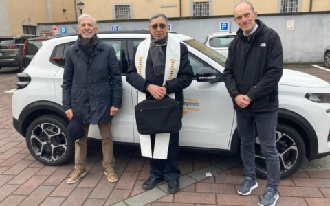 Una nuova auto per i volontari di Fili d’Argento