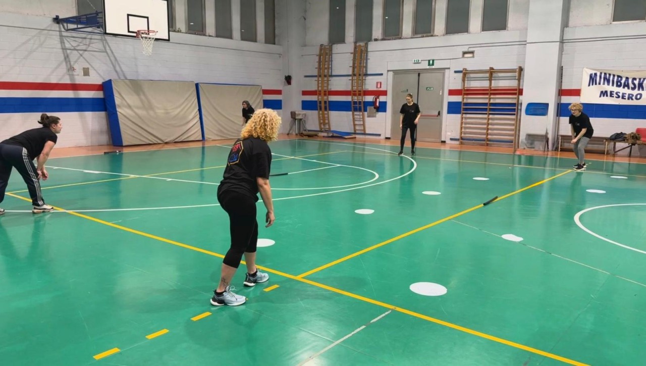 Grande partecipazione al corso di difesa personale femminile: «Esperienza valida da ripetere»