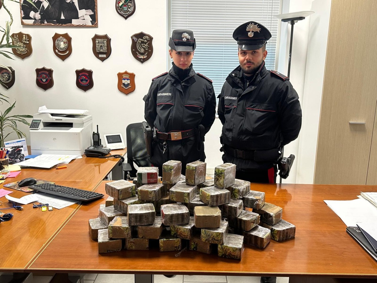 Trenta chili di droga nascosti in auto: arrestate due persone