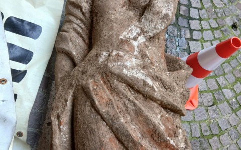 Ritrovata una statua durante gli scavi per la fibra ottica