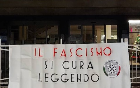 “Più libri, più liberi”, è scontro fra Casa Pound e Pd