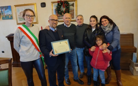 Riconoscimento civico al conducente del bus che ha salvato la vita a un uomo