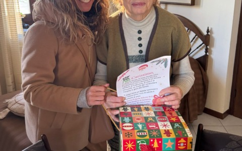 Panettoni in regalo agli over 80: il gesto di bontà della Cur Cui Ran