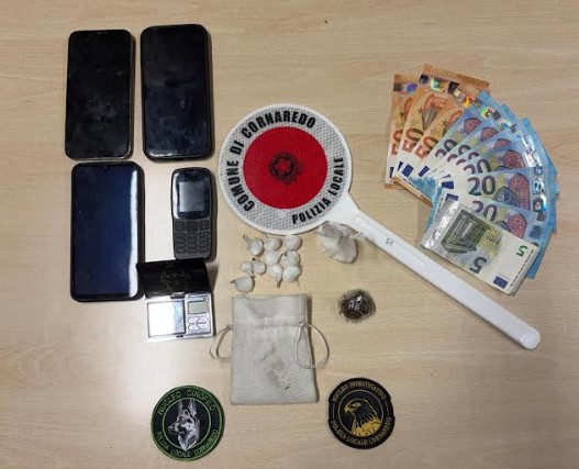 Droga, telefonini e bilancino sull’auto presa a noleggio