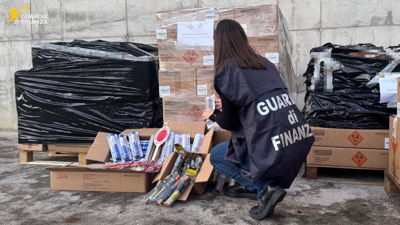 Sequestrata oltre una tonnellata di fuochi d’artificio pericolosi