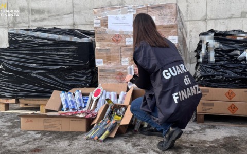 Sequestrata oltre una tonnellata di fuochi d’artificio pericolosi