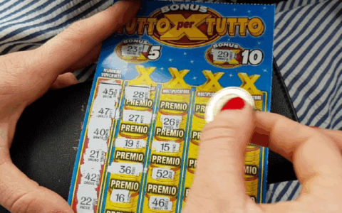 Compra un gratta e vinci e vince un milione di euro