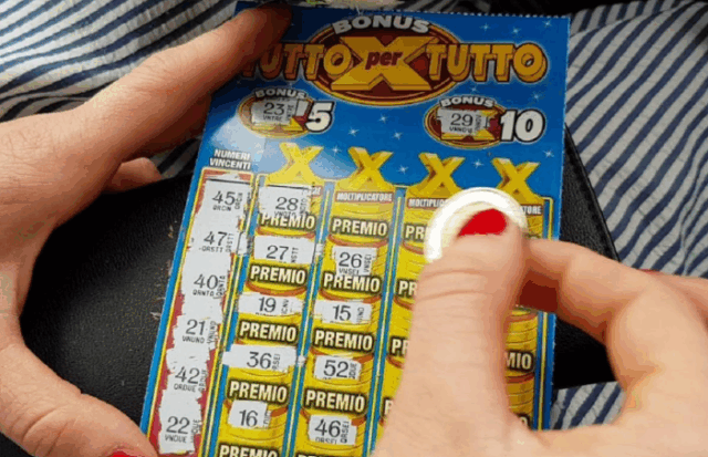Compra un gratta e vinci e vince un milione di euro