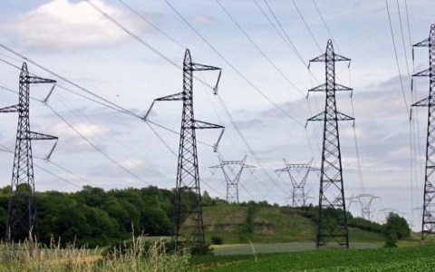 Serata per spiegare il potenziamento delle linee elettriche