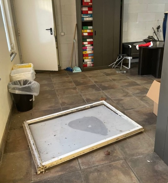 Vandali scatenati contro il Mast di via San Martino