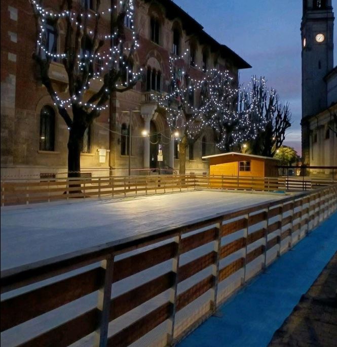 Nella nuova piazza si inaugura la pista di ghiaccio