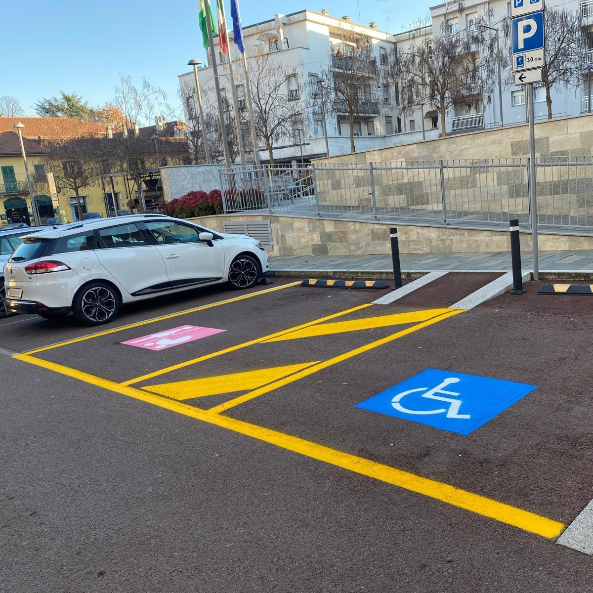 Parcheggi Rosa in città per donne e bambini