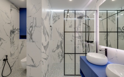 Il comfort moderno incontra la bellezza classica: progettare un bagno da amare ogni giorno