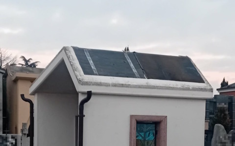 Ladri al cimitero, rubato il rame dal tetto di alcune cappelle