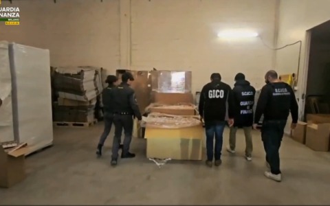 Sigarette di contrabbando: sequestrati 33 tonnellate di tabacchi