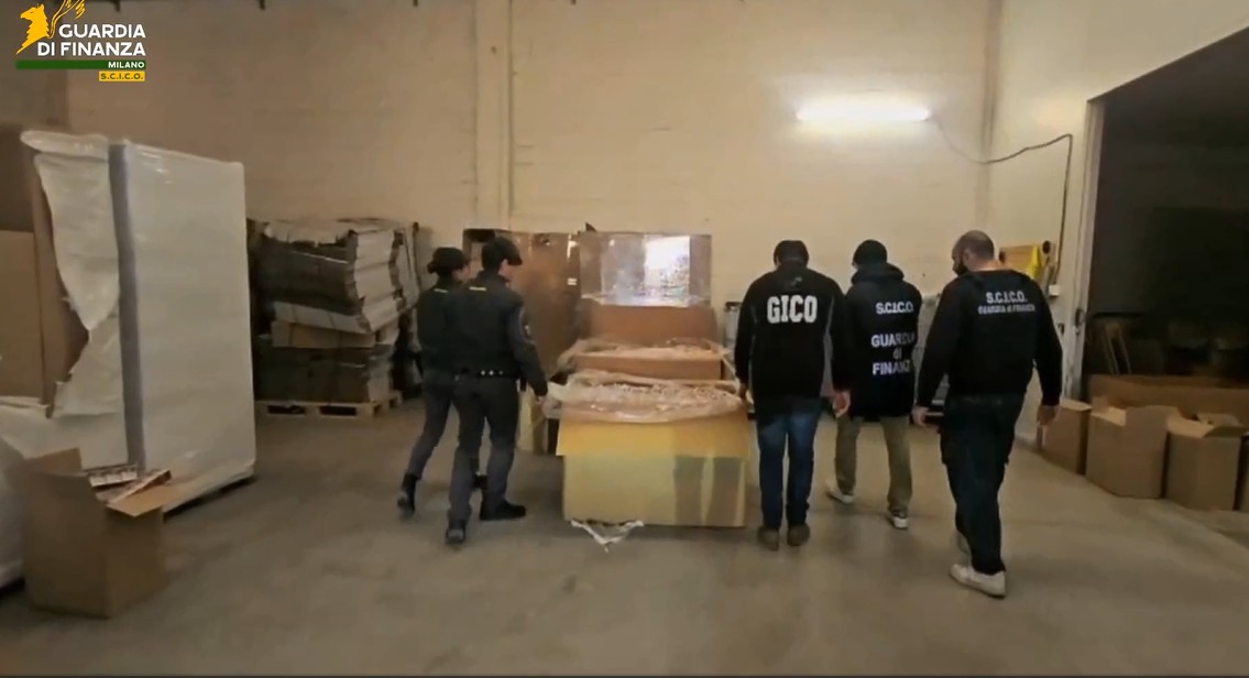 Sigarette di contrabbando: sequestrati 33 tonnellate di tabacchi