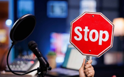 Taglio di 20 milioni l’anno alle TV e radio locali: “Scelta gravissima, a rischio pluralismo e occupazione”