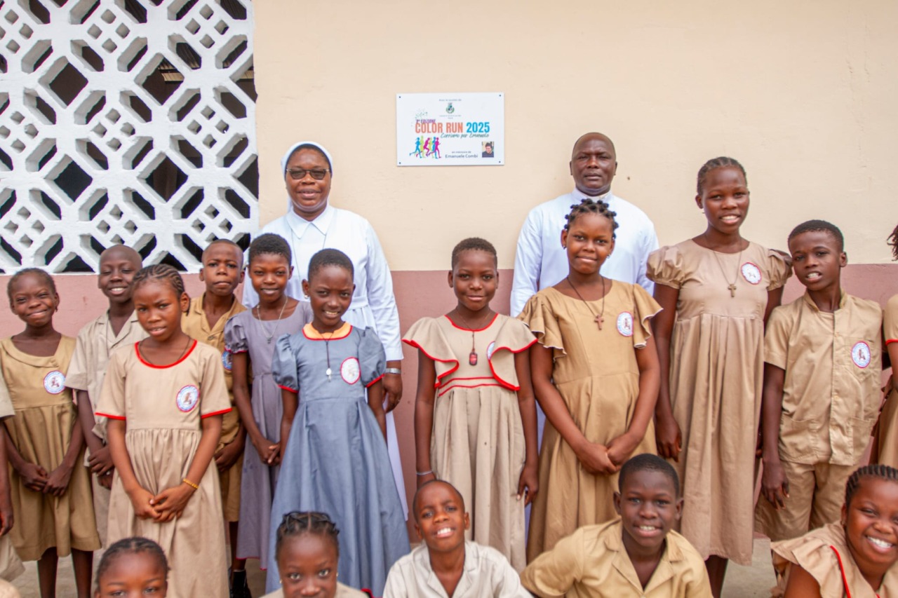 Grazie alla  Color run riqualificata la scuola Santa Cecilia di Cotonou
