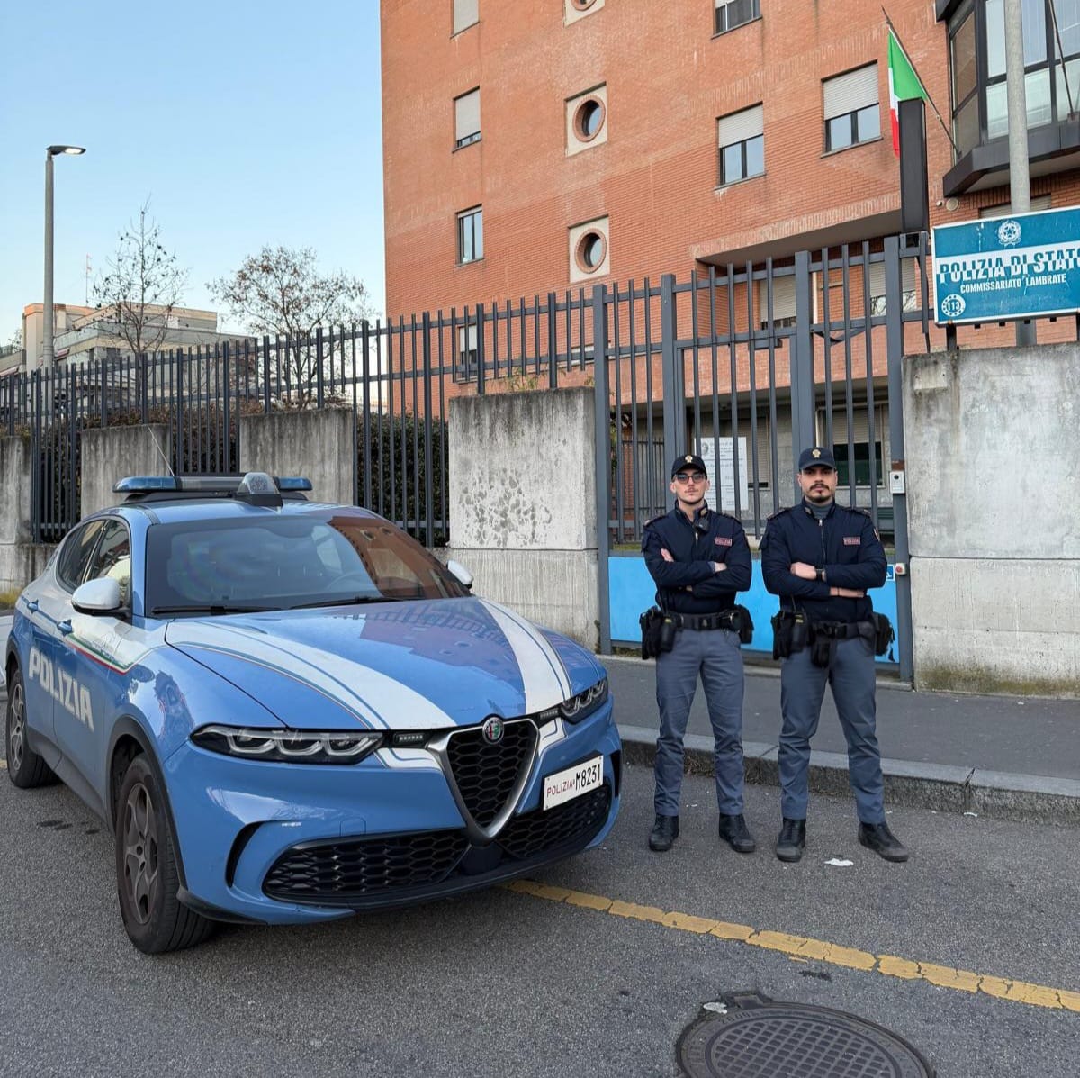 Ventitreenne minaccia di buttarsi da un ponte: salvato dalla Polizia