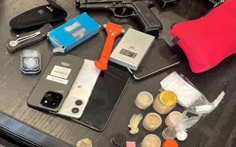 Denaro, armi e droga: intervento della polizia contro lo spaccio