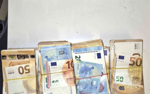 80mila euro in contanti e droga: arrestati due ventenni