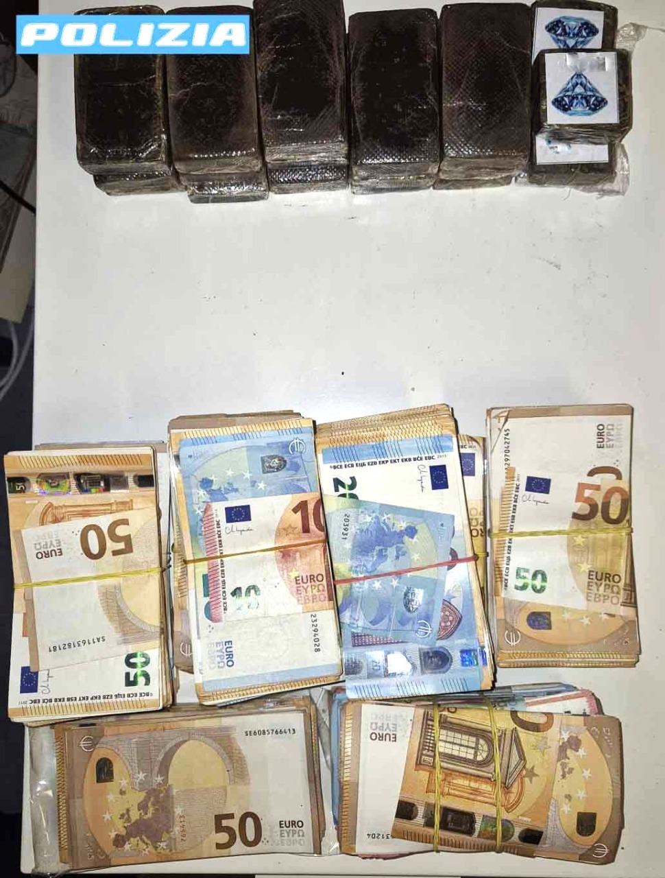80mila euro in contanti e droga: arrestati due ventenni