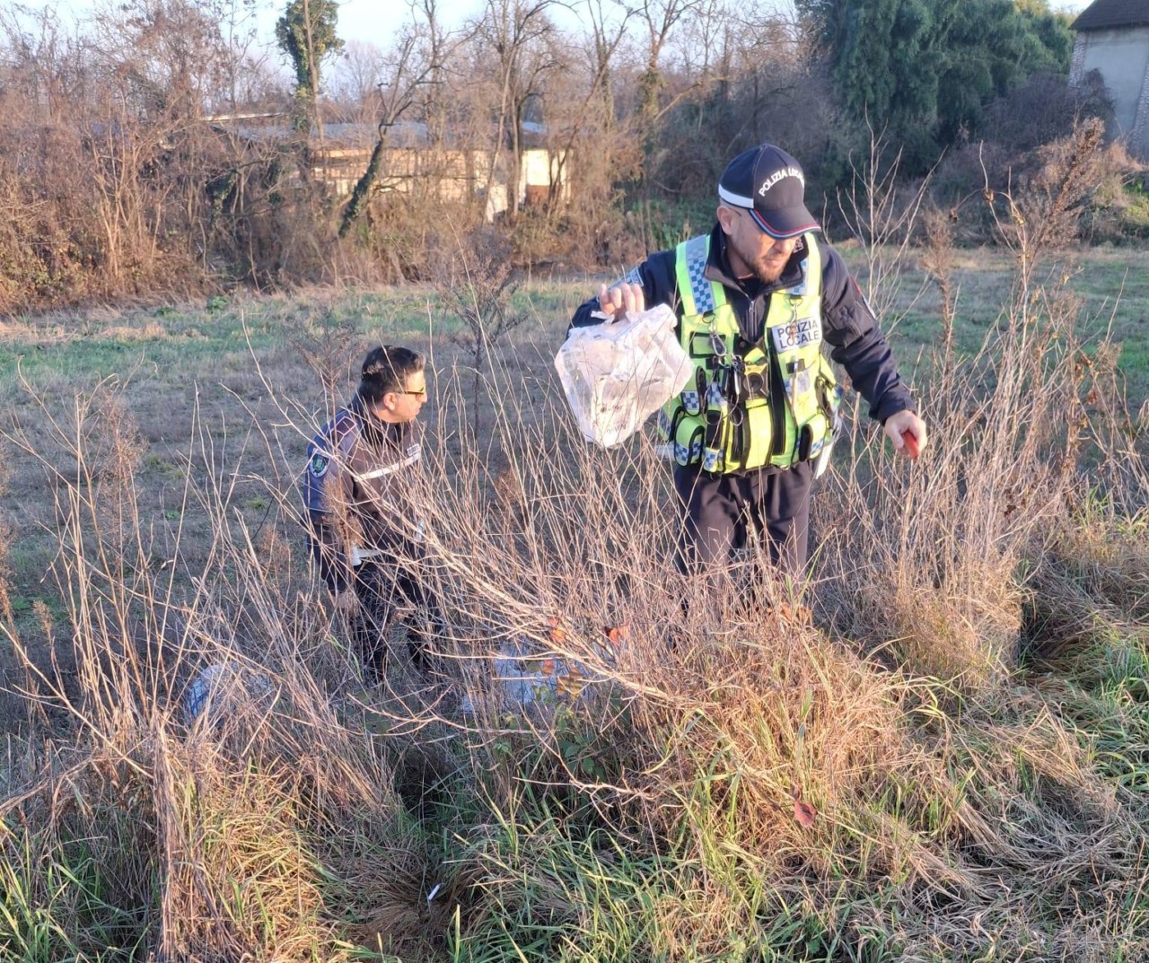 Abbandonano rifiuti, individuati grazie alle segnalazioni dei cittadini