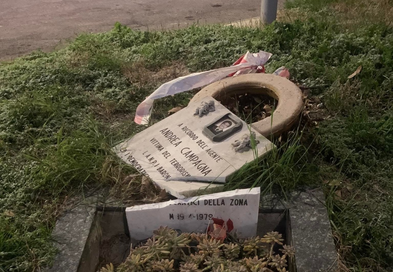 Danneggiata a Milano la lapide dell’agente Campagna, vittima del terrorismo