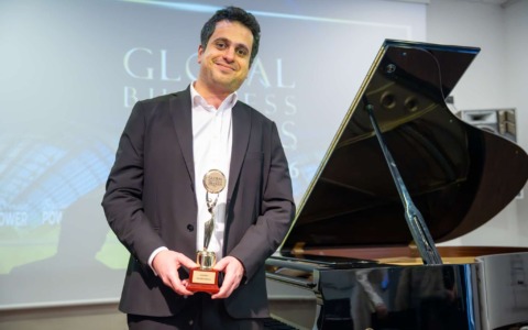 Global Business Award 2026 al pianista Andrea Tamburelli